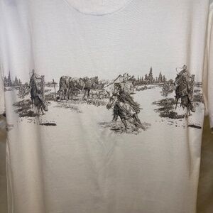 Bit and Bridle Outfitters T-Shirt Medium Cowboy Wrap Around Stampede Ivory